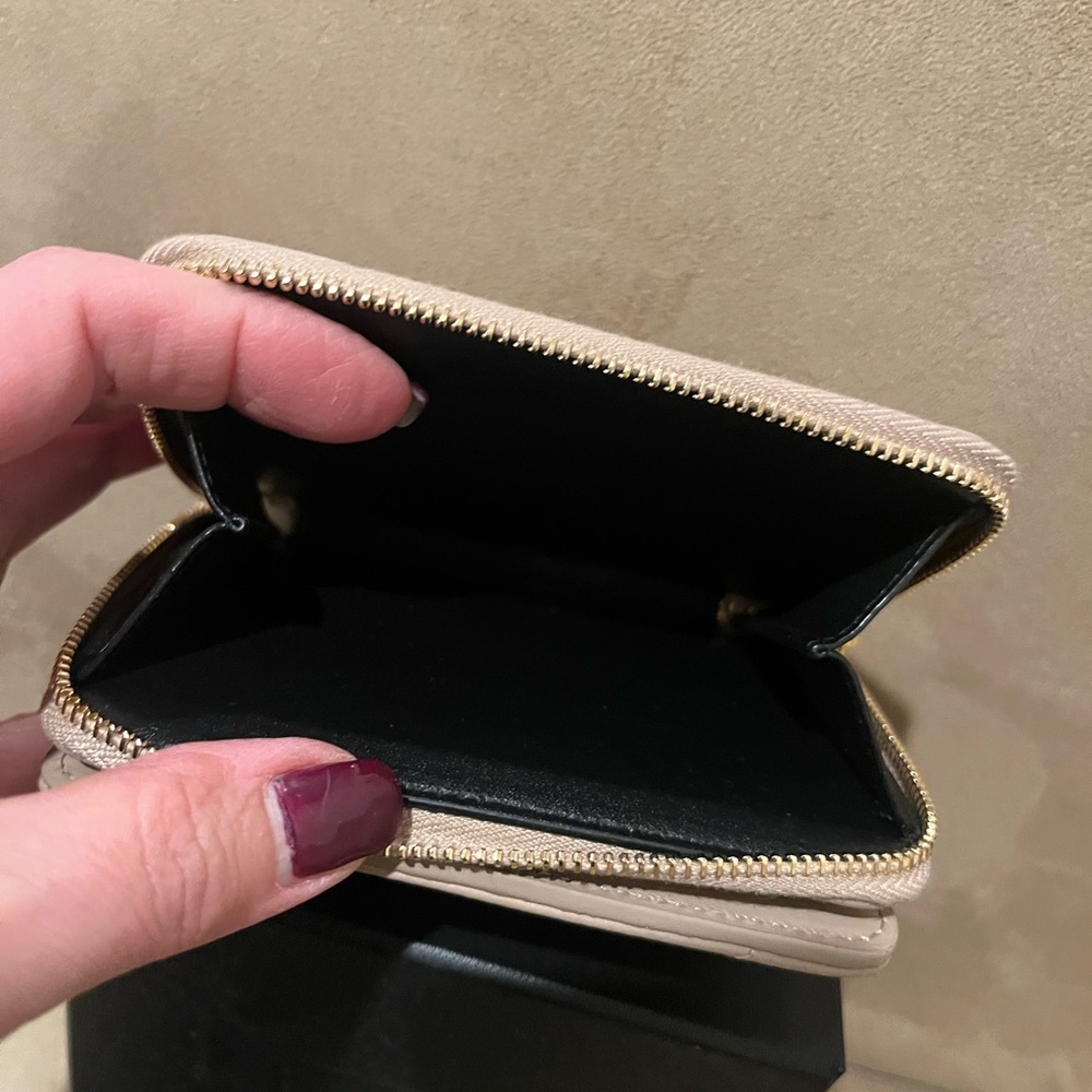 Saint Laurent  Joan bifold Beige Chevron Wallet, authentic - Picture 7 of 12
